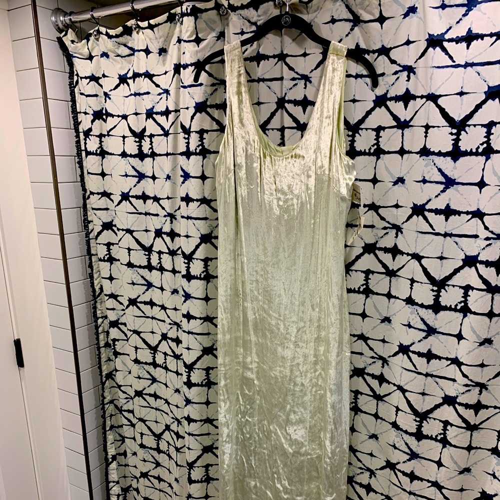 Size 6 GORGEOUS 100% Silk James Purcell Dress